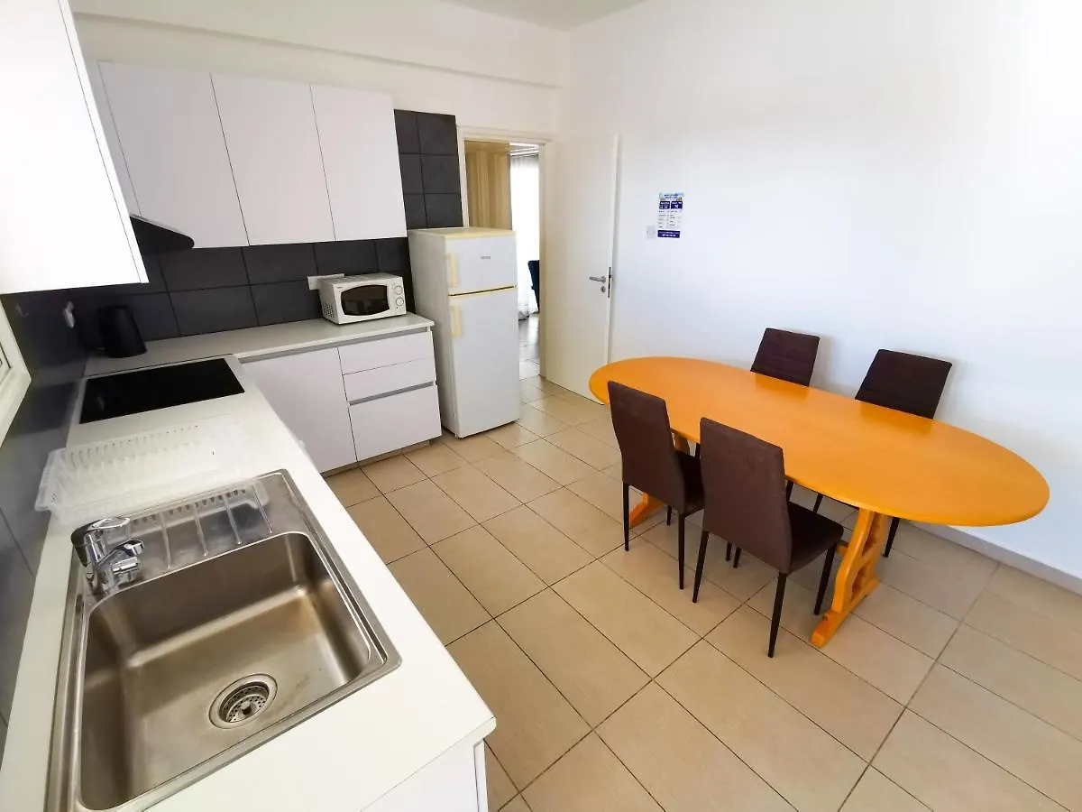Off Course Seaview Apartment Larnaca 0*,